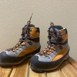 2016 Scarpa Charmoz Mountaineering Boots Size 44.
